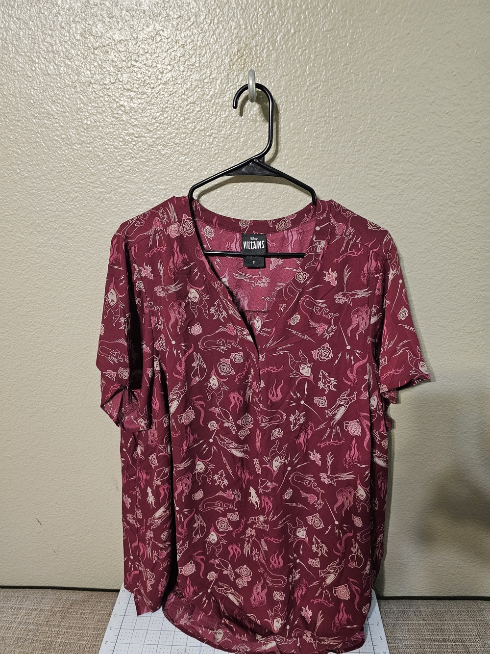 Torrid Disney Villains Burgundy Challis Button Front Dolman Blouse Top Size 3 3X